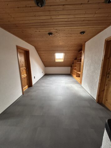 ***Renovierte vier Zimmer Wohnung in Ulmen***, 56766 Ulmen, Dachgeschosswohnung