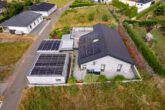 Außenansicht - ***Neuwertiger Bungalow in ruhiger Ortslage mit gehobener Ausstattung***