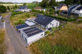 Außenansicht - ***Neuwertiger Bungalow in ruhiger Ortslage mit gehobener Ausstattung***