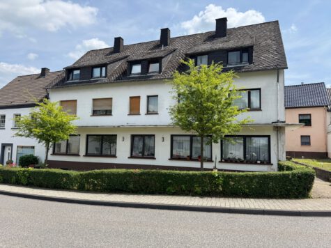***Schöne renovierte 3 Zimmer Wohnung mit Balkon***, 54552 Mehren, Wohnung