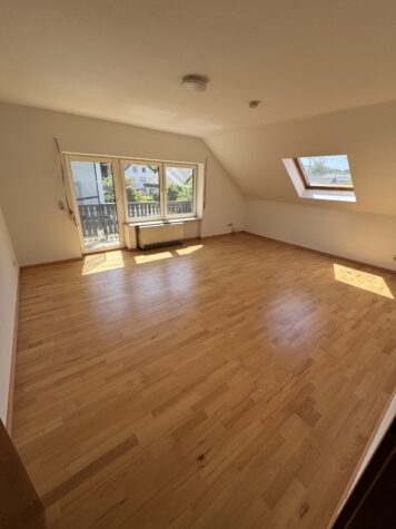 ***Großzügige DG-Wohnung mit Balkon***, 54655 Kyllburg, Wohnung