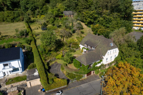 ***Schönes, geräumiges Einfamilienhaus in bevorzugter Wohnlage von Daun****, 54550 Daun, Einfamilienhaus