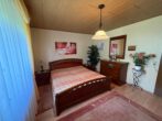 Schlafzimmer EG - *** Freistehendes Einfamilienhaus mit Einliegerwohnung in idyllischer Lage in Ulmen ***
