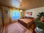 Schlafzimmer EG - *** Freistehendes Einfamilienhaus mit Einliegerwohnung in idyllischer Lage in Ulmen ***