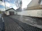 2 Garageneinfahrt und Stellplatz - **Renovierungsbedürftiges 1-2 Familienhaus**GARTEN# Garage…